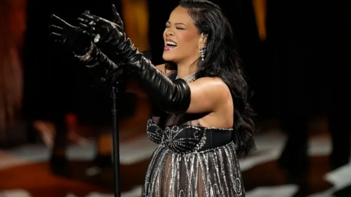 Oscar 2023 | Rihanna faz performance emocionante de “Lift Me Up” / Crédito: Jack Gruber / USA TODAY 